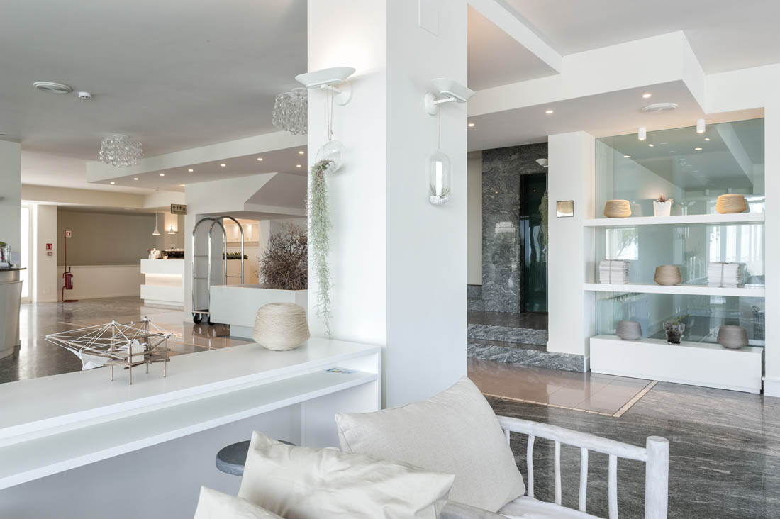 Hotel electrical system AVE